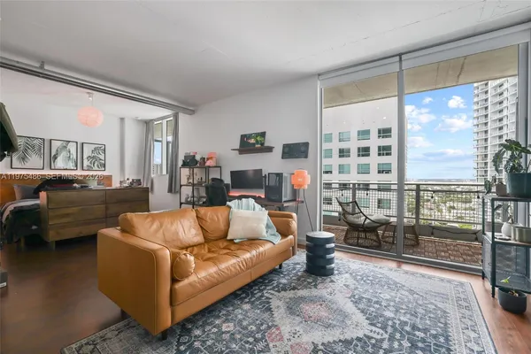 $2,650 | 690 Southwest 1st Court, Unit 2730, Miami, FL 33130