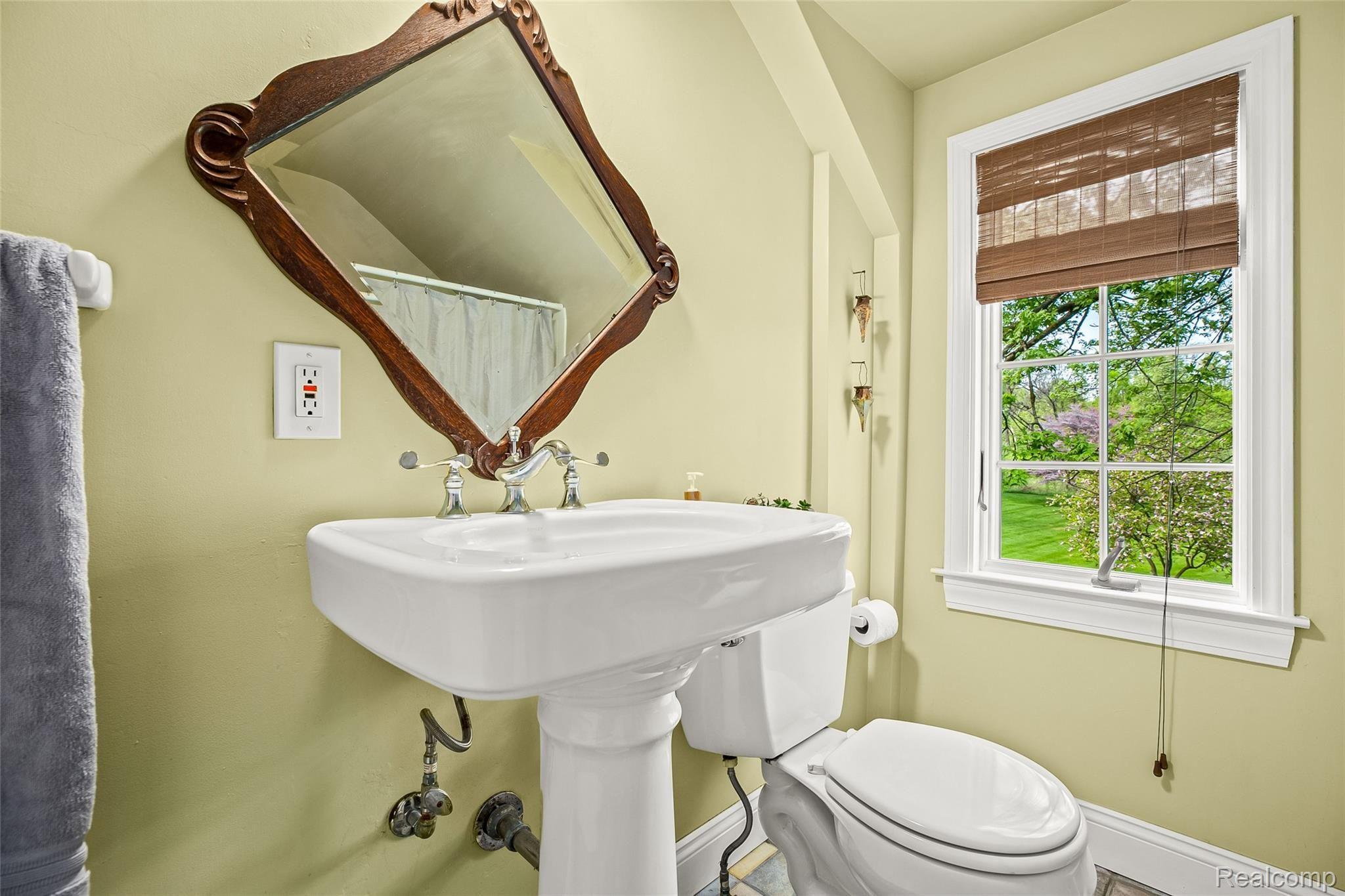 6857 Napier Road Plymouth, MI 48170 - Photo 35 of 53 35.UpstairsBathroom