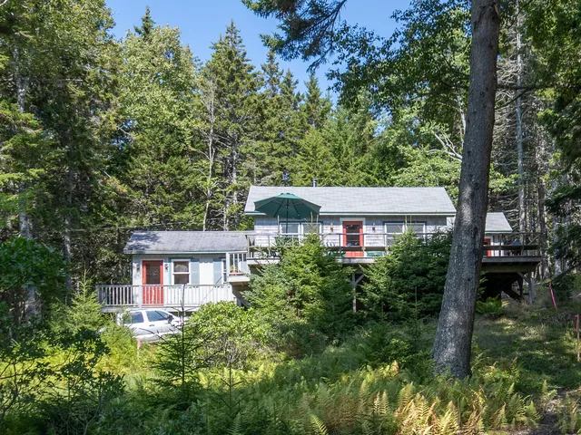 $485,000 | 70 Island Retreat Road, Swans Island, ME 04685