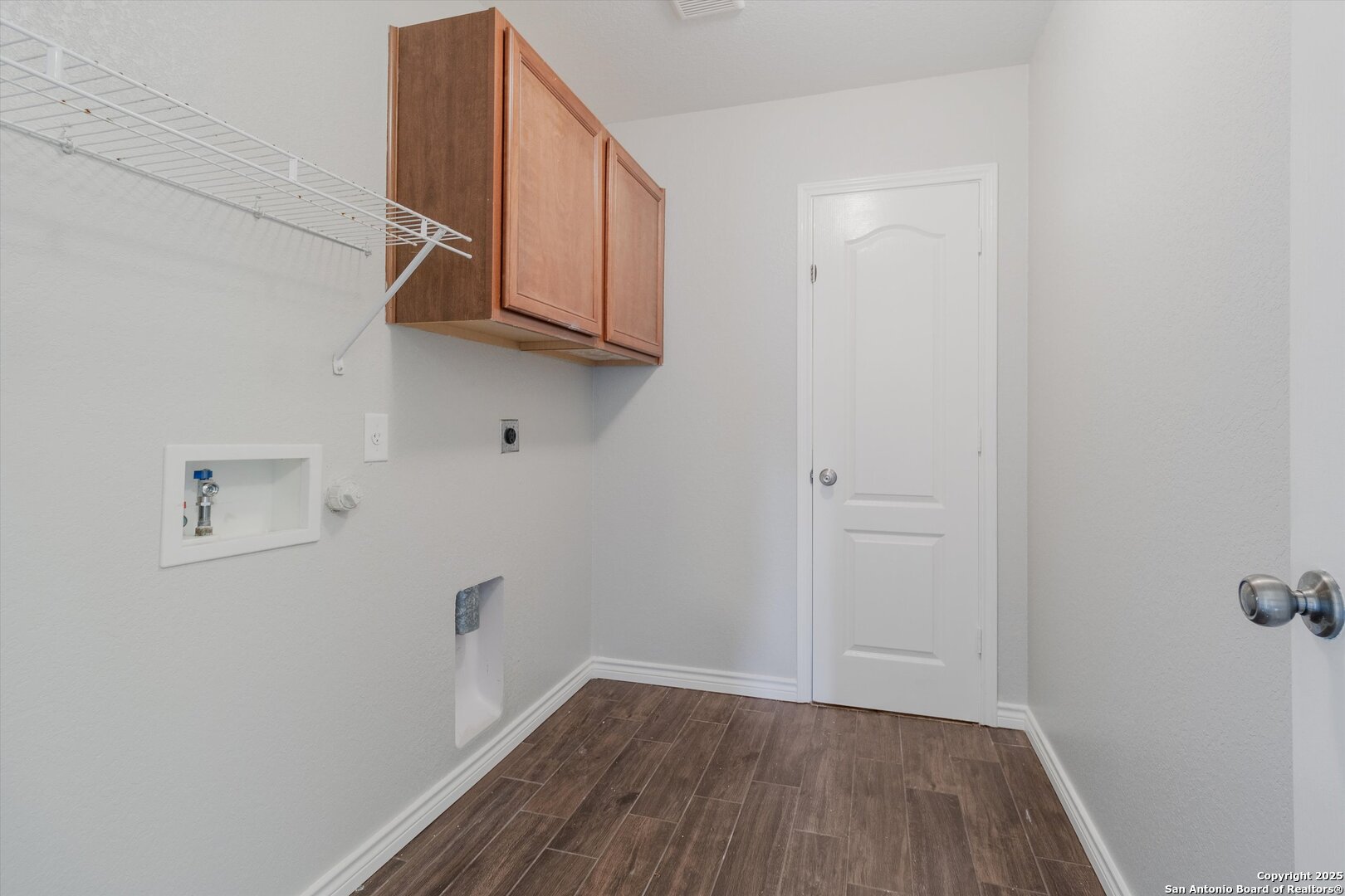 13506 Misty View San Antonio, TX 78245 - Photo 26 of 29 a view of room with wooden floor