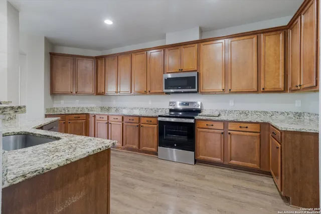 $2,750 | 13506 Misty View, San Antonio, TX 78245