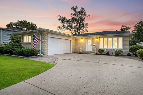 $539,000 | 615 Cordial Drive, Des Plaines, IL 60018
