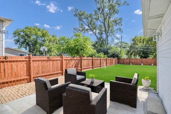 $539,000 | 615 Cordial Drive, Des Plaines, IL 60018