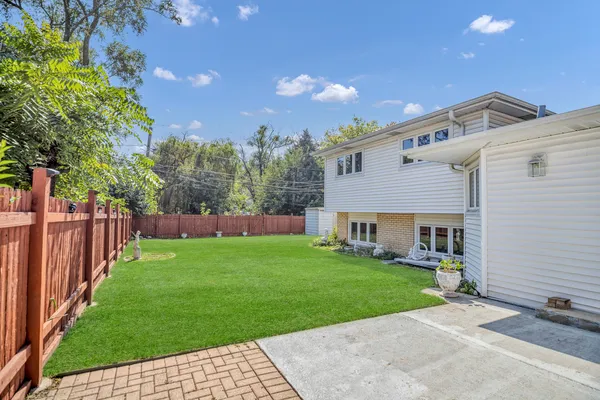 $539,000 | 615 Cordial Drive, Des Plaines, IL 60018