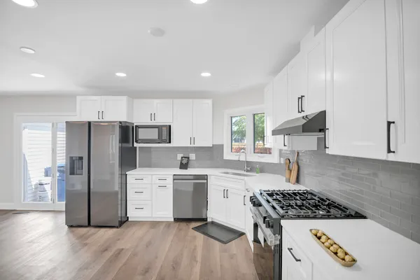 $539,000 | 615 Cordial Drive, Des Plaines, IL 60018