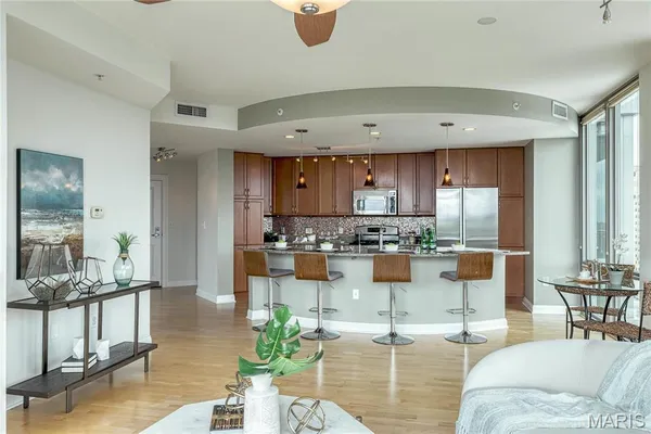 $625,000 | 4909 Laclede Avenue, Unit 1204, St. Louis, MO 63108