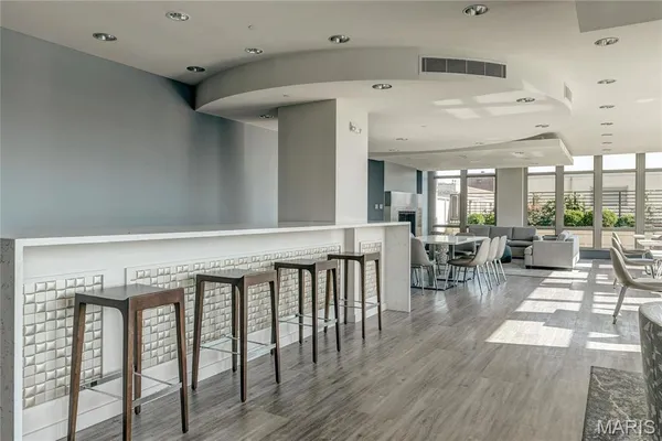 $625,000 | 4909 Laclede Avenue, Unit 1204, St. Louis, MO 63108