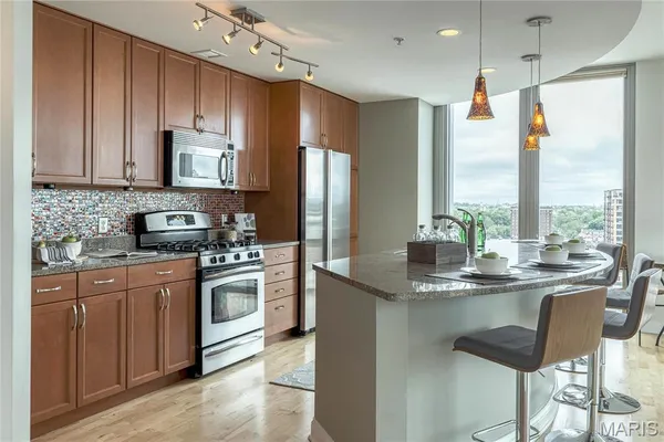 $625,000 | 4909 Laclede Avenue, Unit 1204, St. Louis, MO 63108