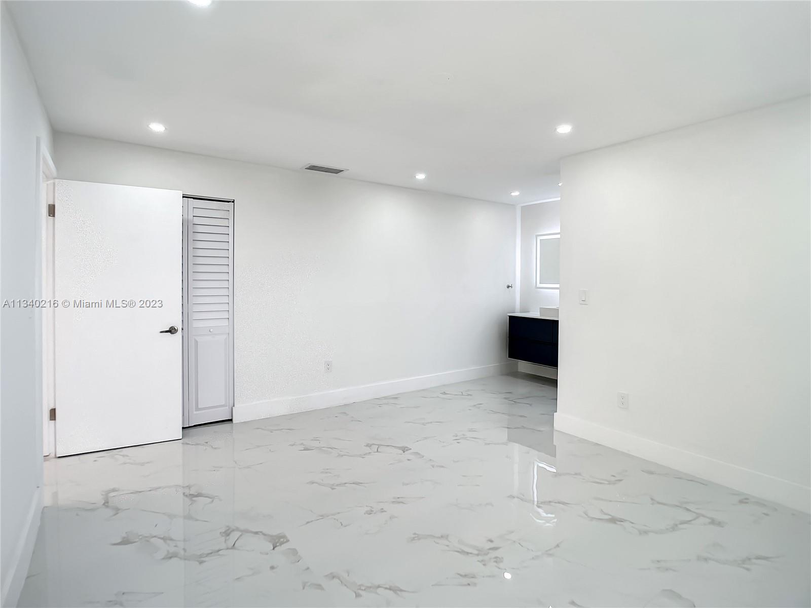 14031 Langley Place Davie, FL 33325 - Photo 10 of 27