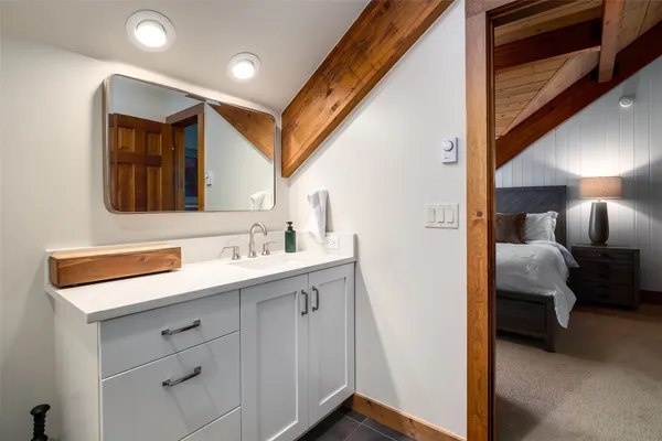 a en suite bathroom with a sink and a mirror