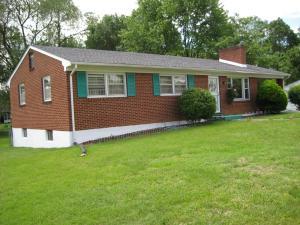 2033 Fairhope Road Northwest Roanoke, VA 24017 - Photo 1 of 1 FRONT