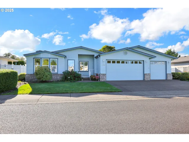 $369,900 | 2488 Northampton, Eugene, OR 97404