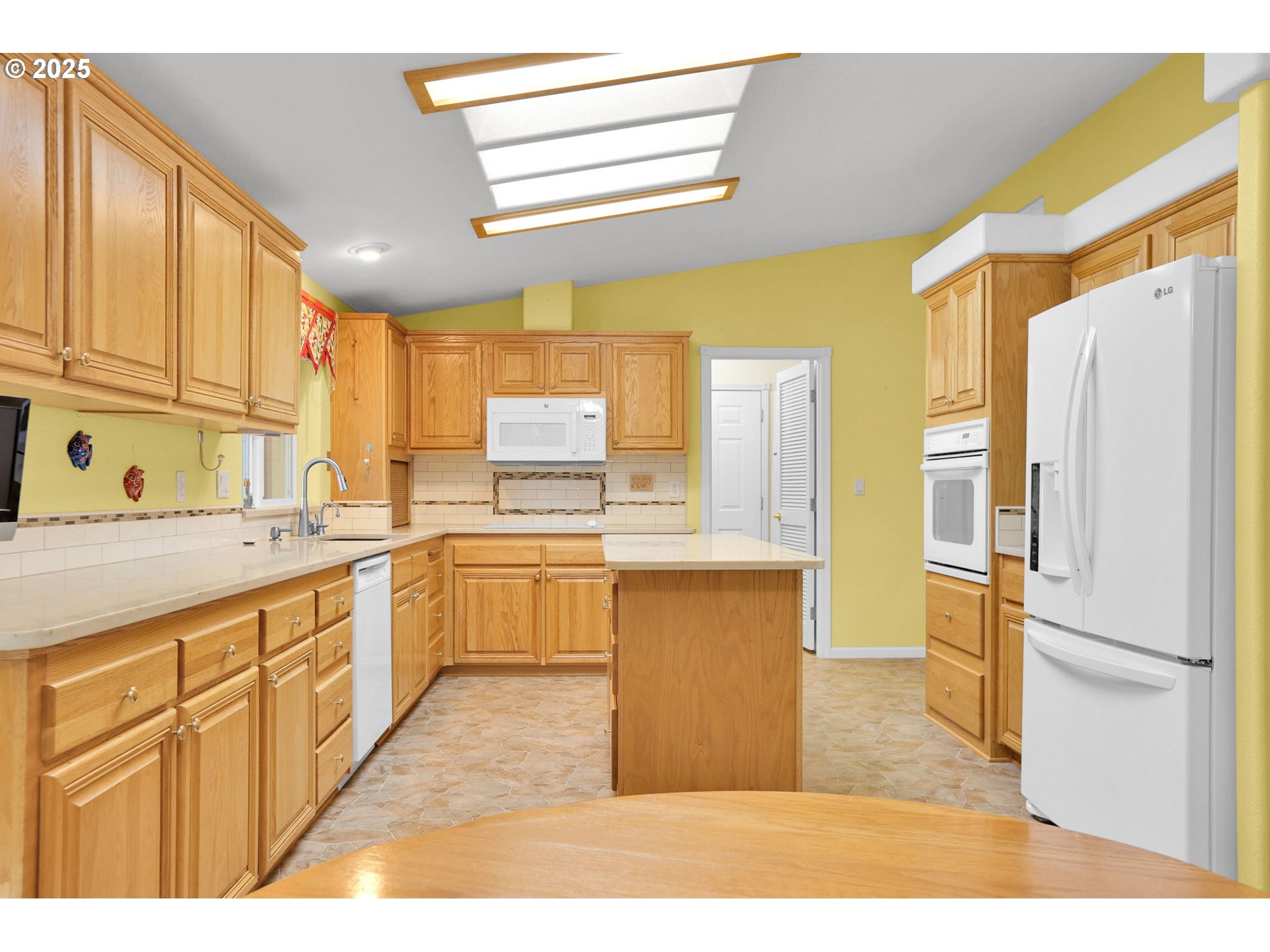 2488 Northampton Eugene, OR 97404 - Photo 11 of 38 Kitchen