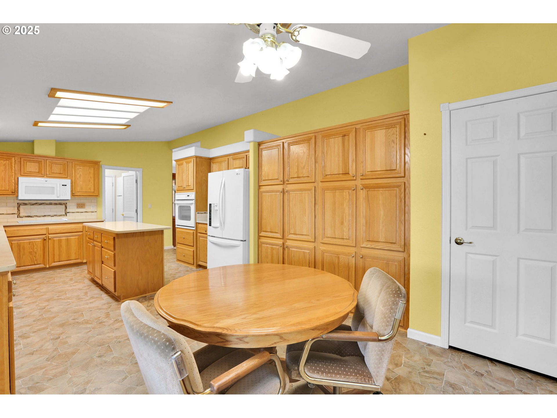 2488 Northampton Eugene, OR 97404 - Photo 12 of 38 Kitchen