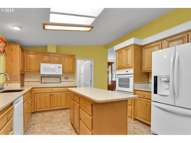 $369,900 | 2488 Northampton, Eugene, OR 97404