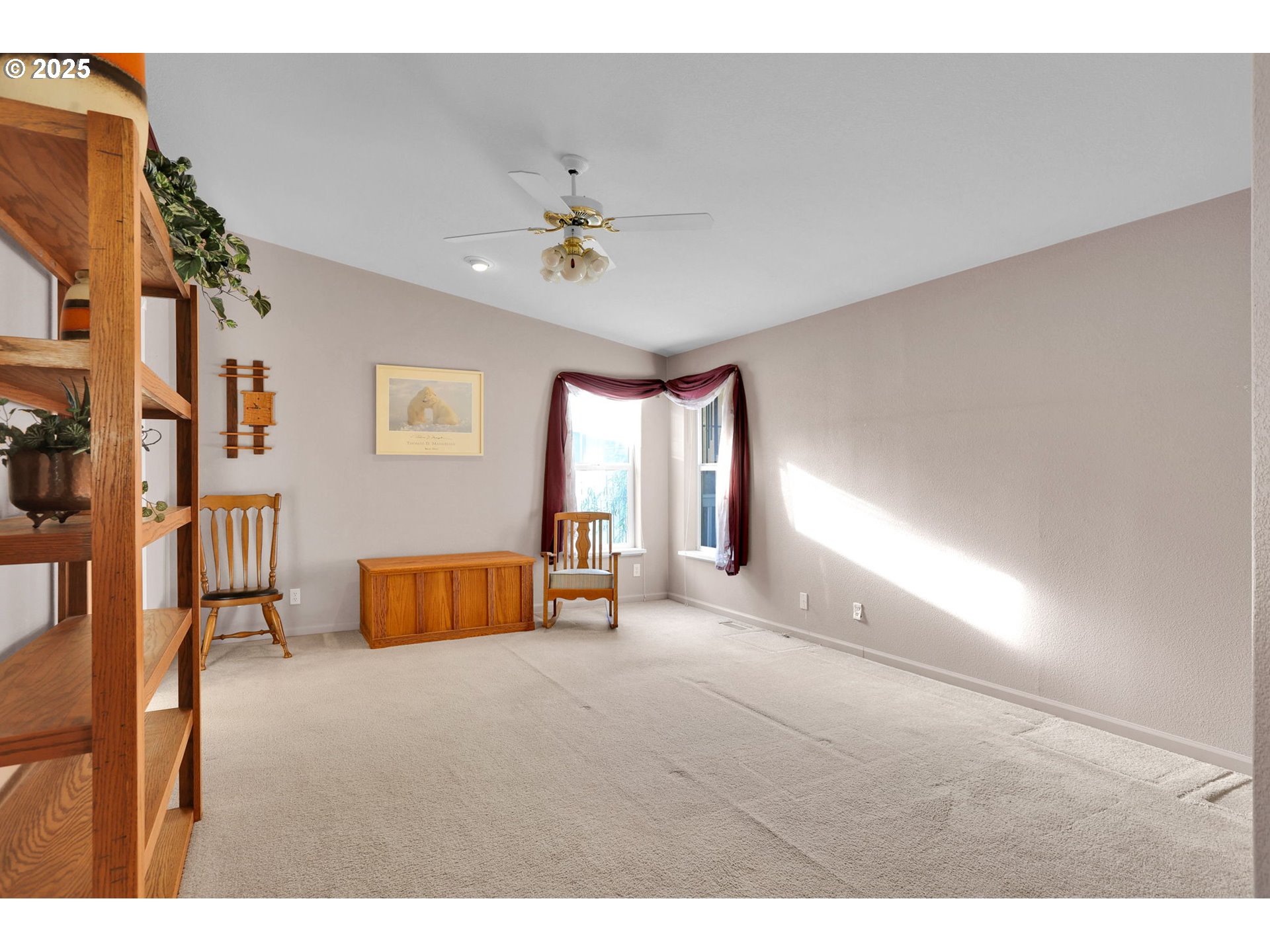 2488 Northampton Eugene, OR 97404 - Photo 17 of 38 Owner's Suite Bedroom