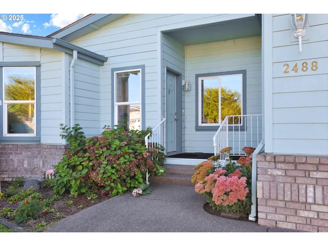 $369,900 | 2488 Northampton, Eugene, OR 97404