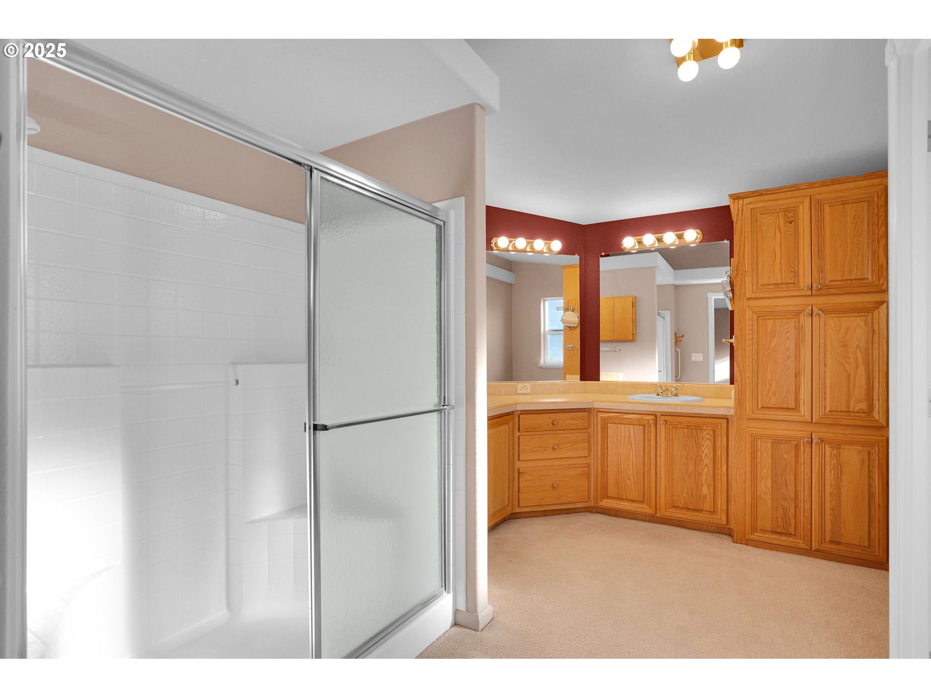 2488 Northampton Eugene, OR 97404 - Photo 23 of 38 Owner's Suite Bathroom