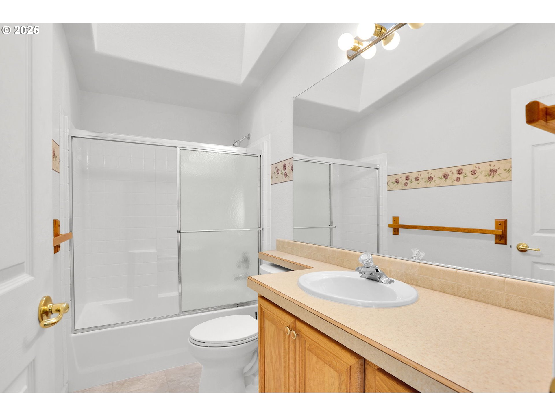 2488 Northampton Eugene, OR 97404 - Photo 29 of 38 Bathroom