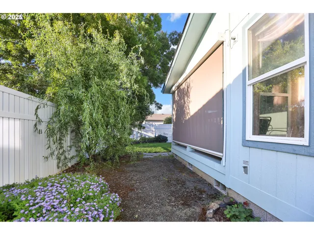 $369,900 | 2488 Northampton, Eugene, OR 97404