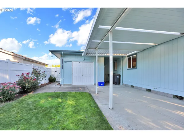 $369,900 | 2488 Northampton, Eugene, OR 97404