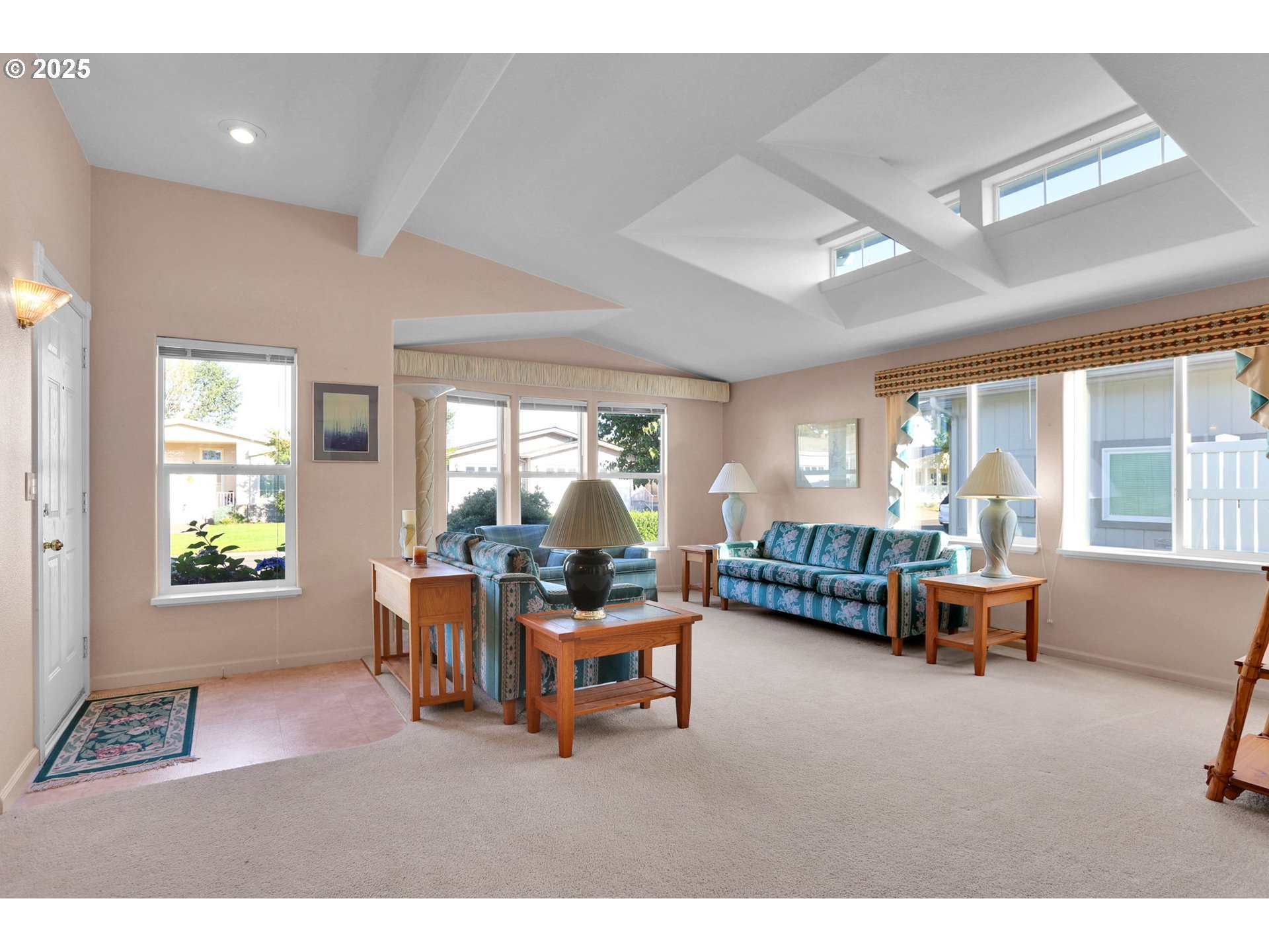 2488 Northampton Eugene, OR 97404 - Photo 4 of 38 Living Room