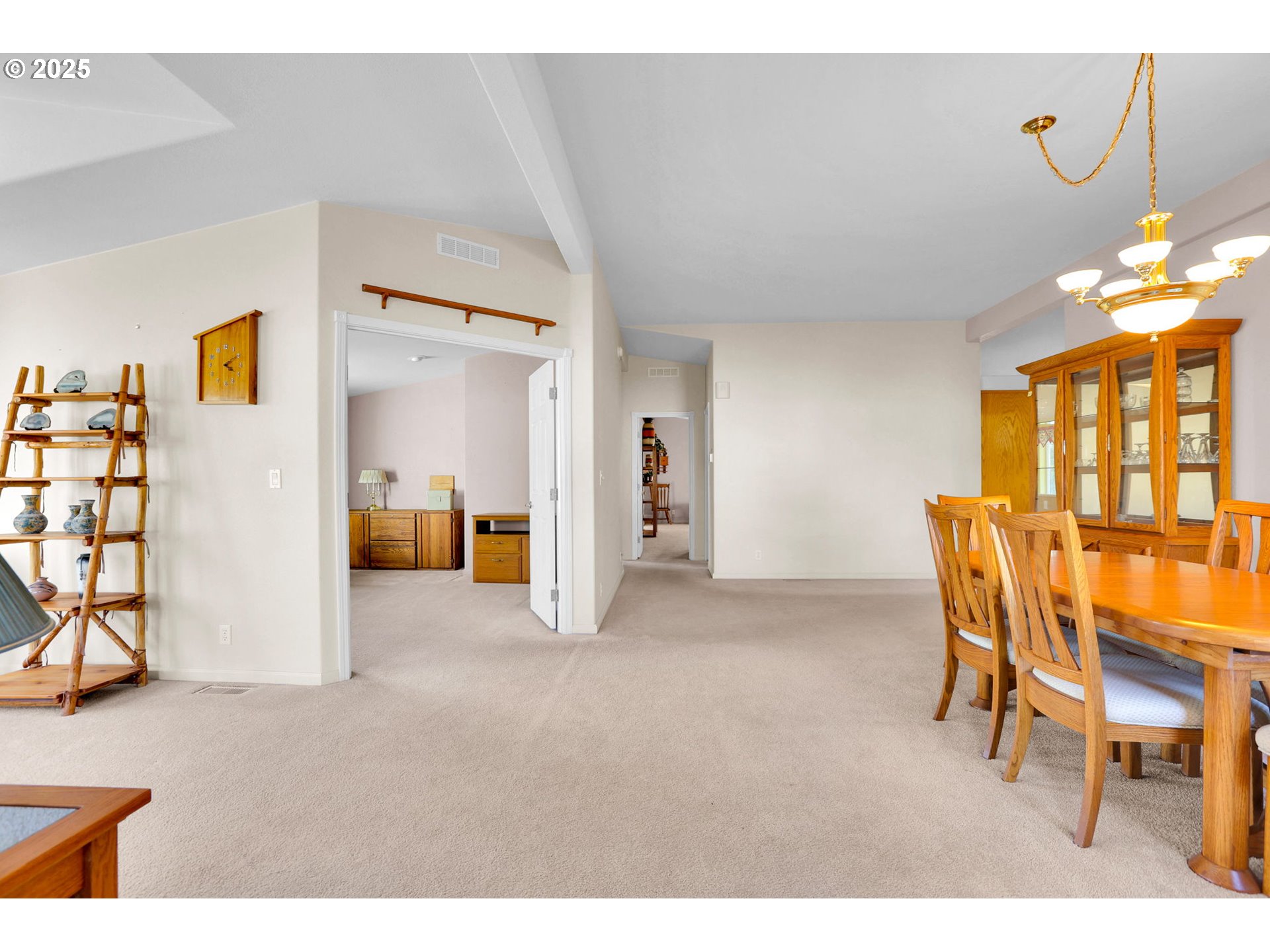 2488 Northampton Eugene, OR 97404 - Photo 6 of 38