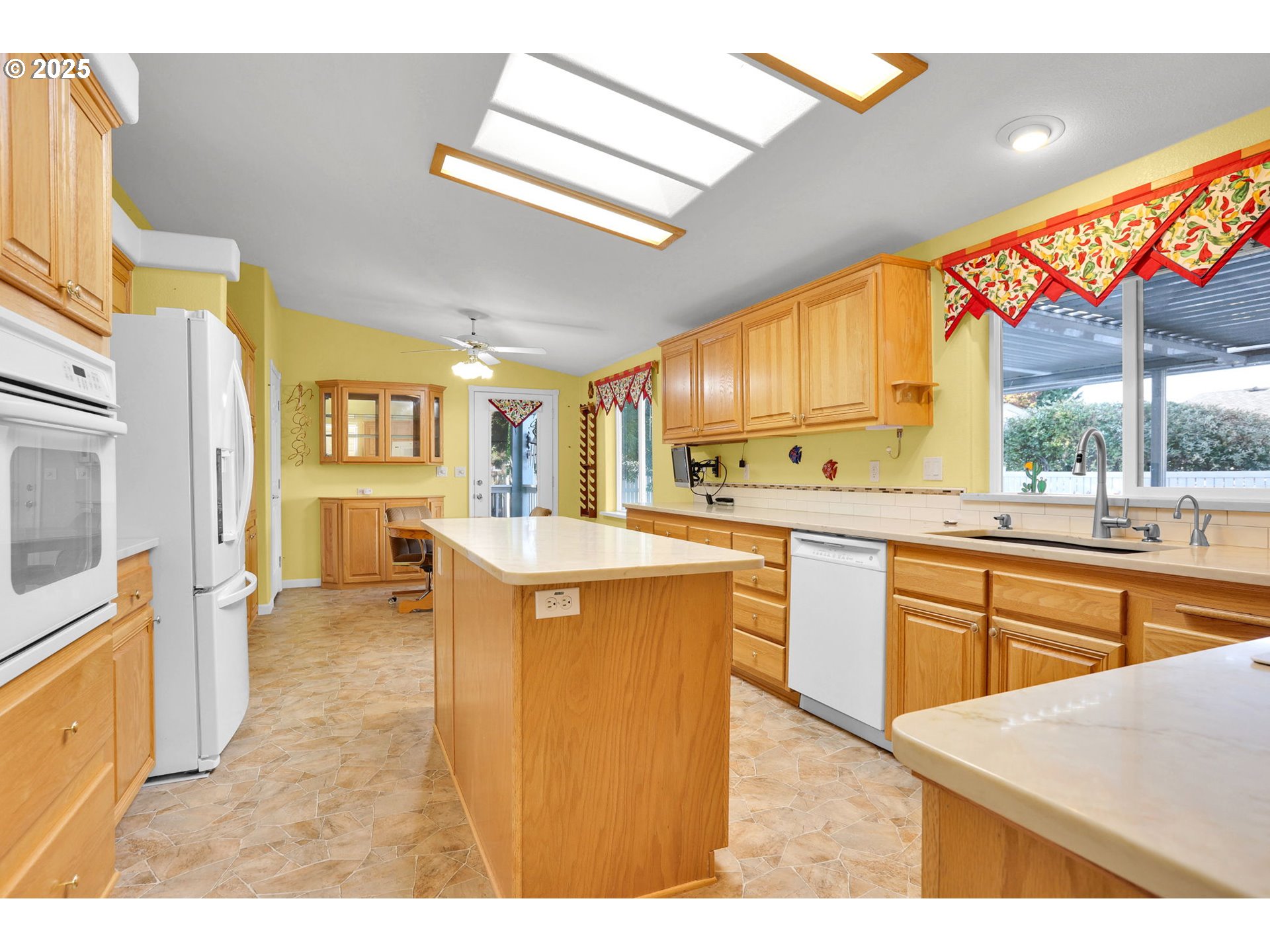 2488 Northampton Eugene, OR 97404 - Photo 8 of 38 Kitchen