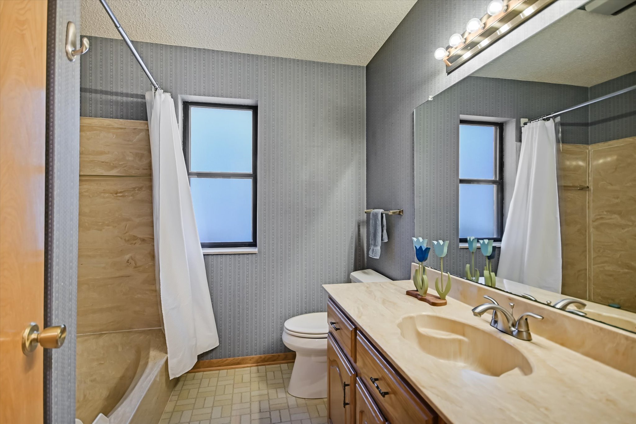 2901 Post River Road Cedar Park, TX 78613 - Photo 17 of 23 The second full bath is well-appointed.