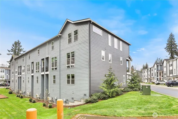 $709,000 | 13717 Admiralty Way, Unit G1, Lynnwood, WA 98087