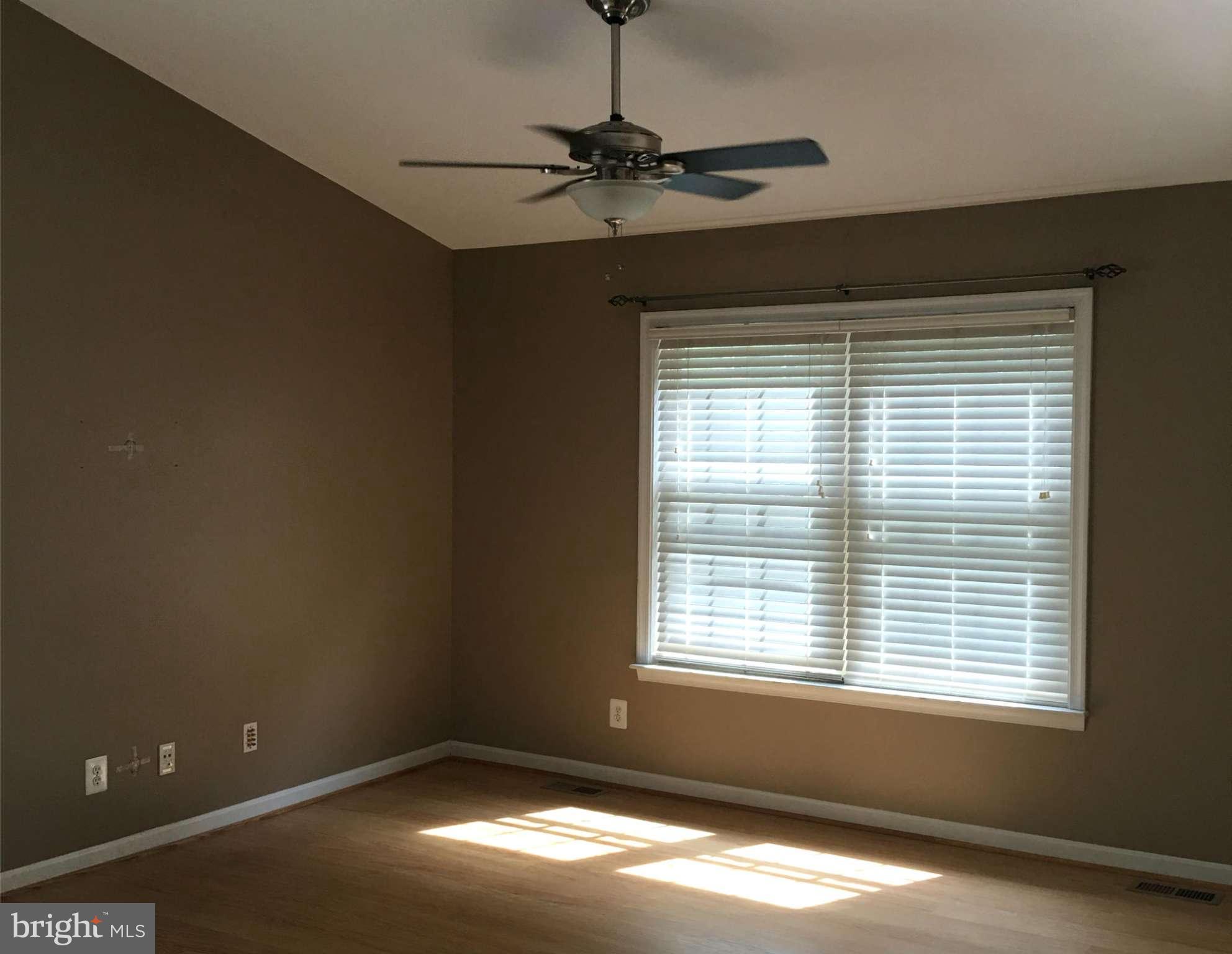 3144 Holland Cliffs Road Huntingtown, MD 20639 - Photo 4 of 16 Living Room