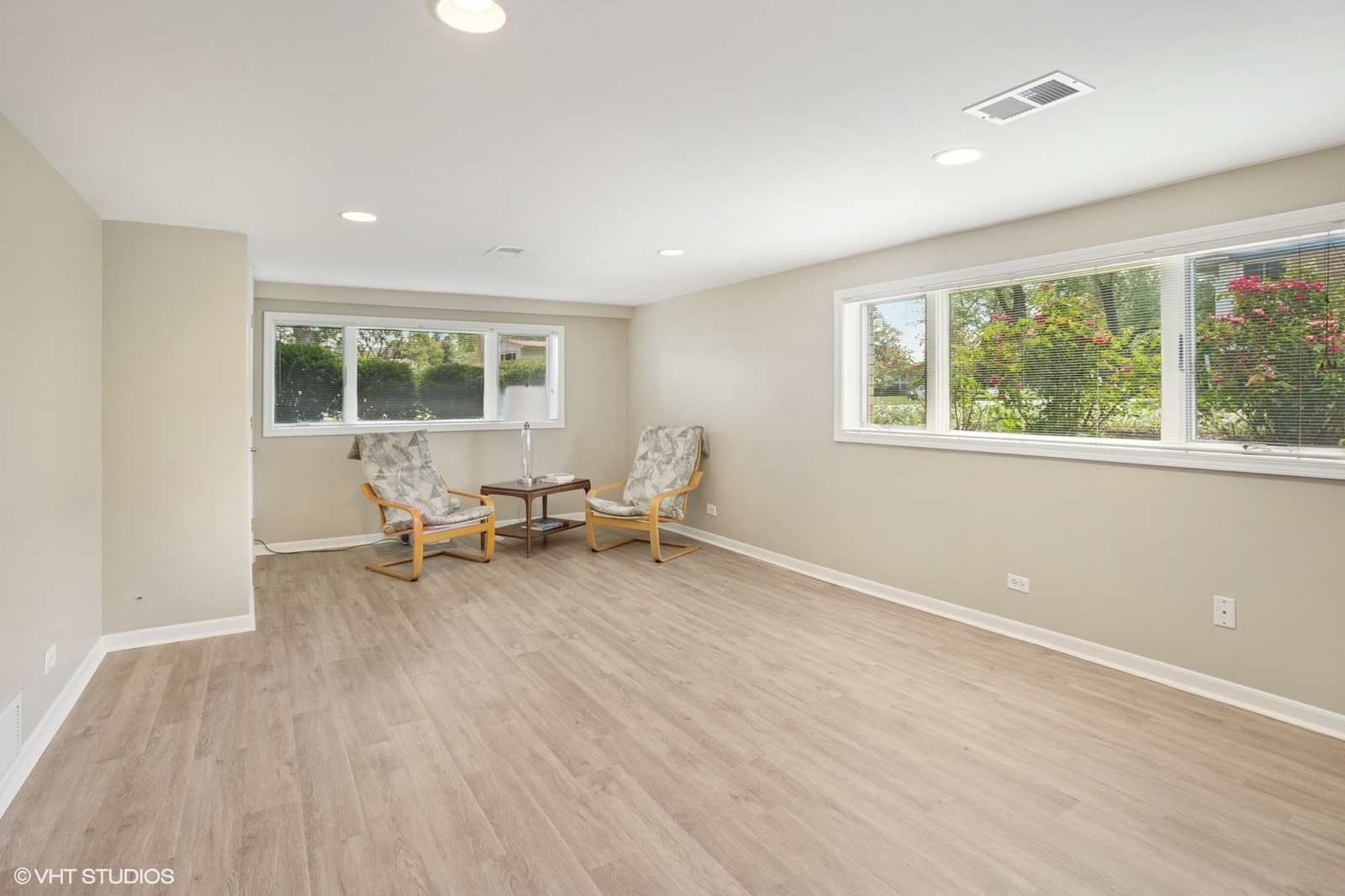3N276 North Howard Avenue Elmhurst, IL 60126 - Photo 17 of 29 a view of a livingroom with wooden floor and a window