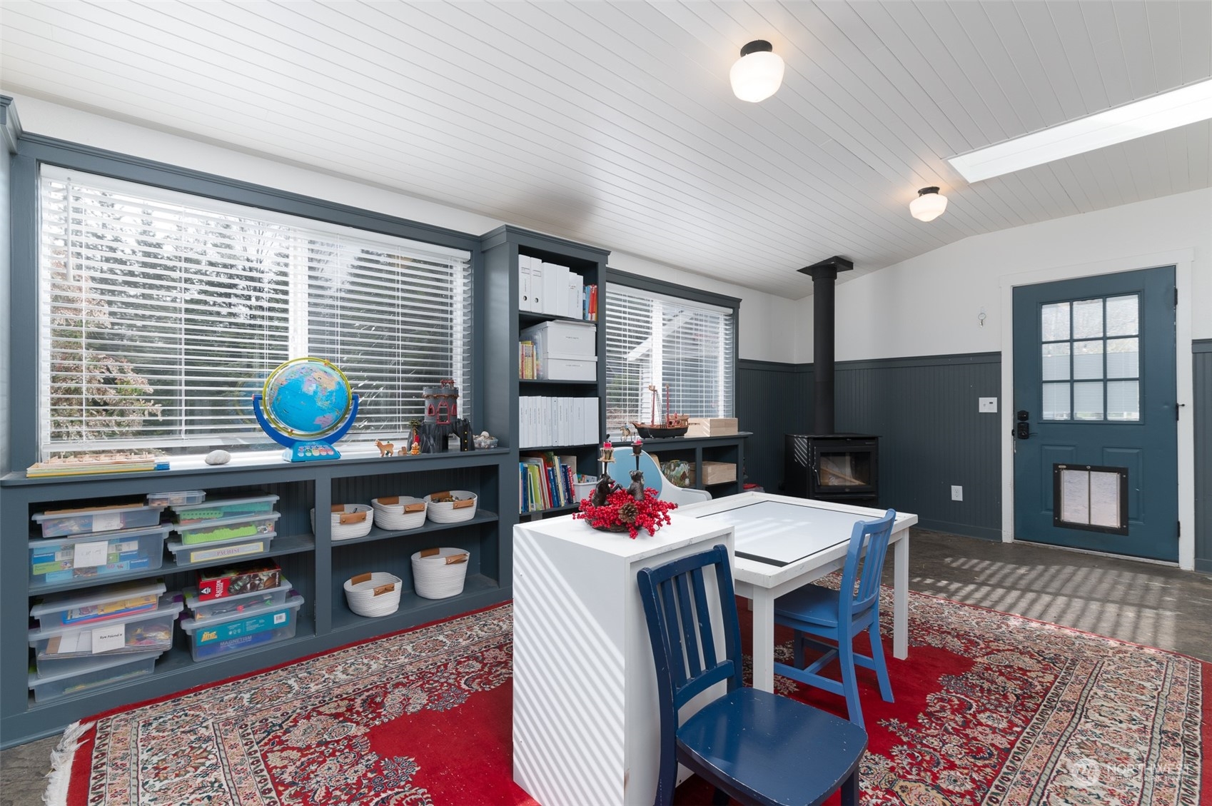 5757 Barr Road Ferndale, WA 98248 - Photo 13 of 40 a workspace with furniture and window