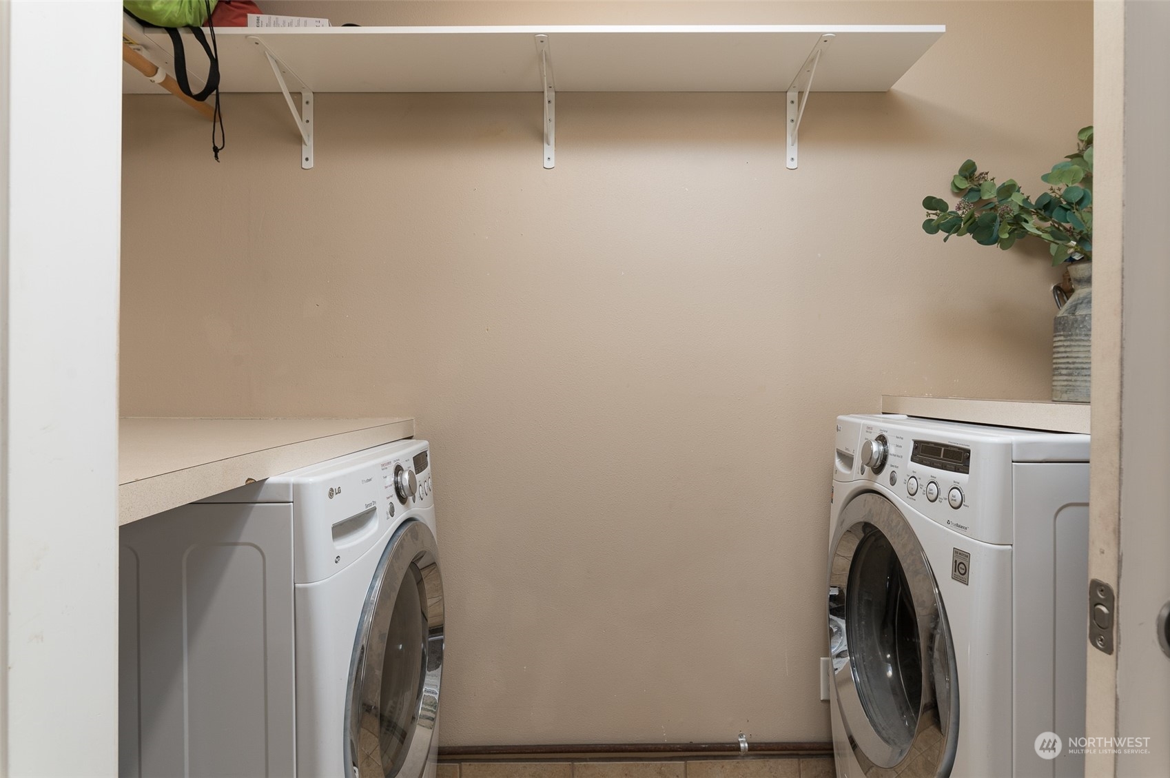 5757 Barr Road Ferndale, WA 98248 - Photo 14 of 40 a utility room with dryer and washer