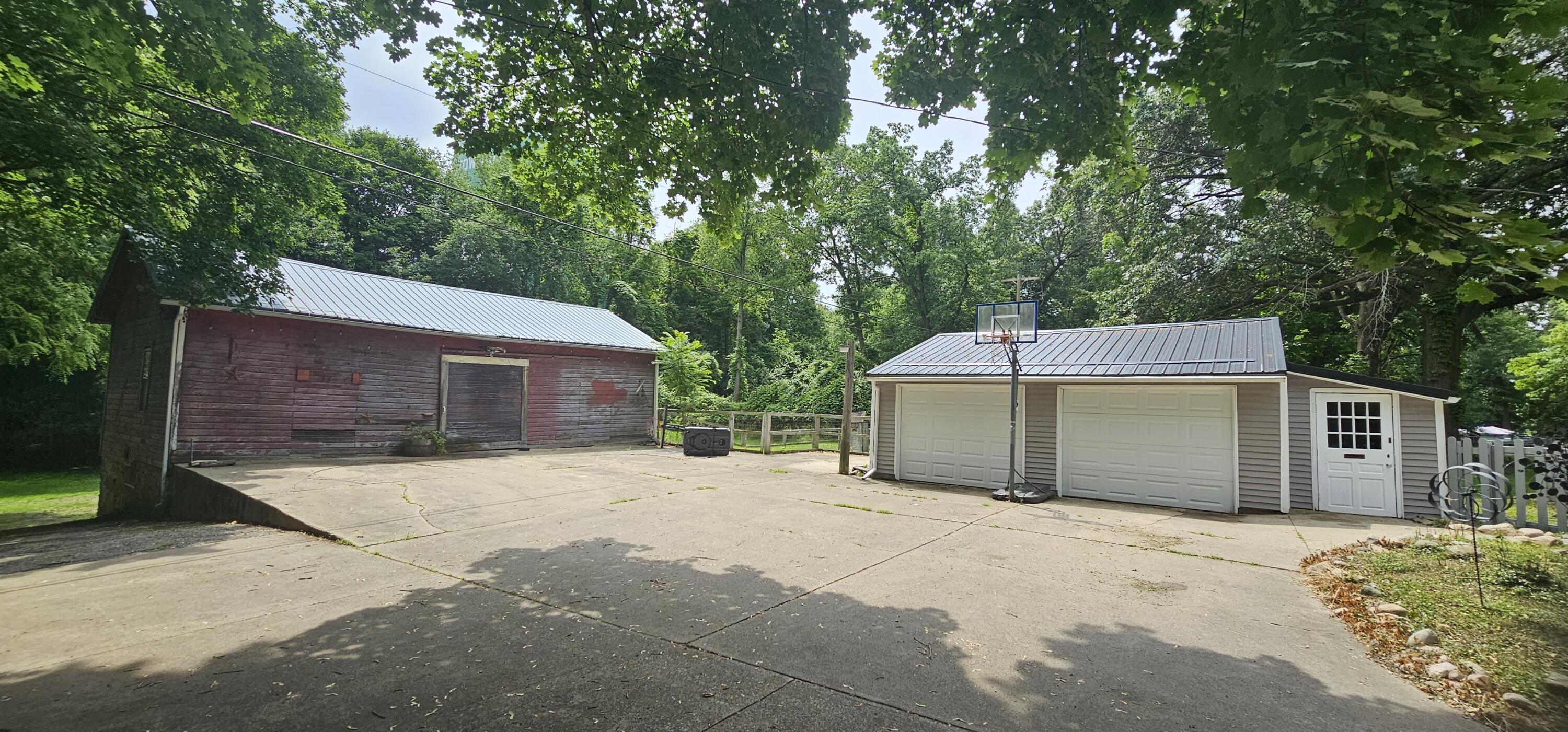 585 Robinson Road Jackson, MI 49203 - Photo 5 of 30 20250630_121636