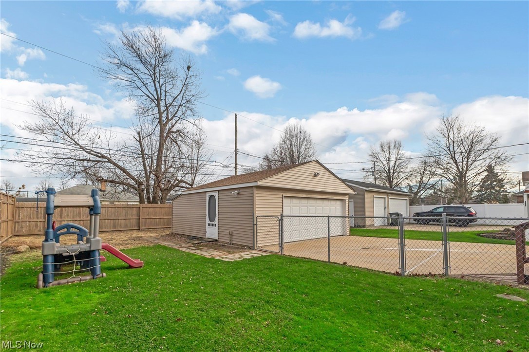 1653 Roselawn Road Cleveland, OH 44124 - Photo 21 of 22 Gallery Image 21