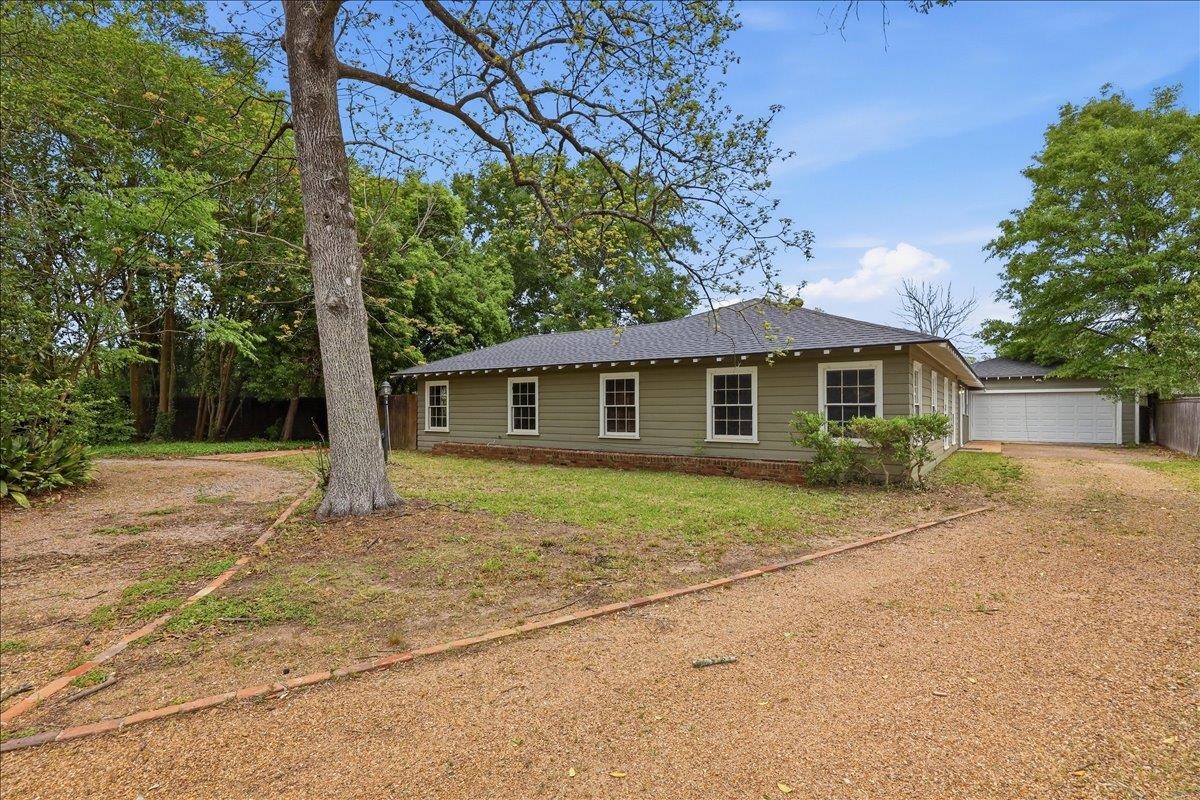 5590 Clinton Street Beaumont, TX 77706 - Photo 1 of 37