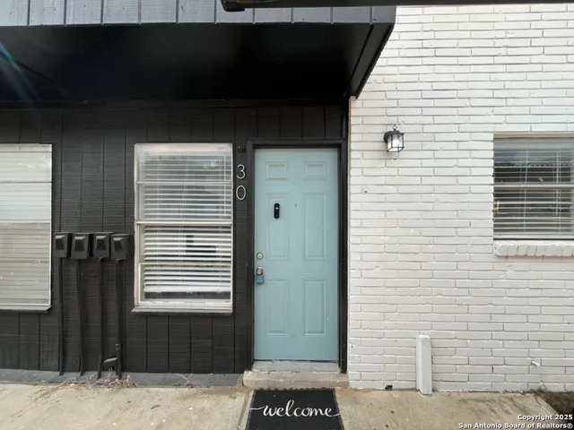 $925 | 2802 Lasses Boulevard, Unit 30, San Antonio, TX 78223