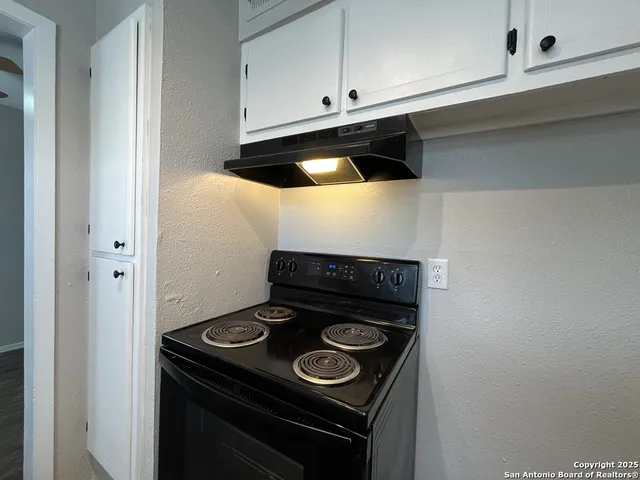 $925 | 2802 Lasses Boulevard, Unit 30, San Antonio, TX 78223