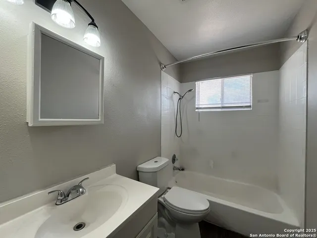 $925 | 2802 Lasses Boulevard, Unit 30, San Antonio, TX 78223