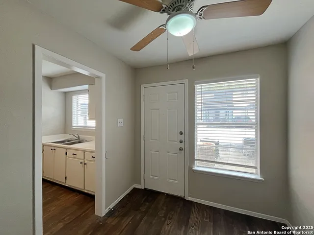 $895 | 2802 Lasses Boulevard, Unit 30, San Antonio, TX 78223