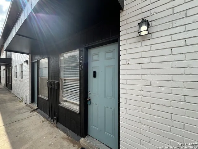 $925 | 2802 Lasses Boulevard, Unit 30, San Antonio, TX 78223