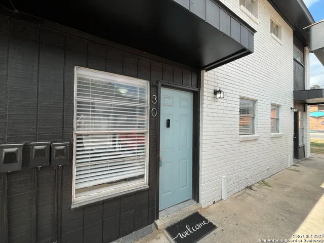 $895 | 2802 Lasses Boulevard, Unit 30, San Antonio, TX 78223