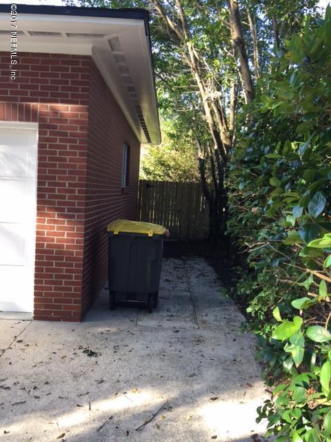 1344 Harbor Oaks Road Jacksonville, FL 32207 - Photo 27 of 40 a view of outdoor space and yard