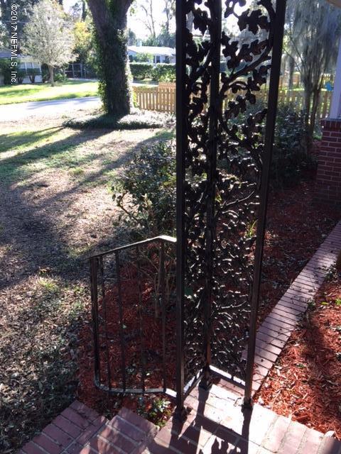 1344 Harbor Oaks Road Jacksonville, FL 32207 - Photo 36 of 40 a view of backyard with tree