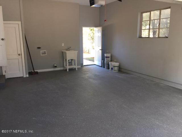 1344 Harbor Oaks Road Jacksonville, FL 32207 - Photo 37 of 40 an empty room with windows and closet