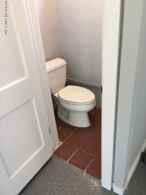 1344 Harbor Oaks Road Jacksonville, FL 32207 - Photo 38 of 40 a white toilet sitting next to a white sink