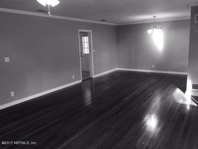 1344 Harbor Oaks Road Jacksonville, FL 32207 - Photo 4 of 40 a view of an empty room with wooden floor and a window
