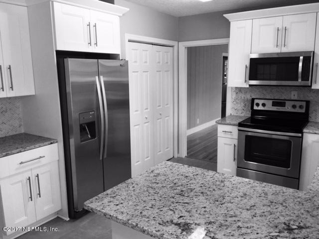1344 Harbor Oaks Road Jacksonville, FL 32207 - Photo 8 of 40 a kitchen with a refrigerator stove and microwave