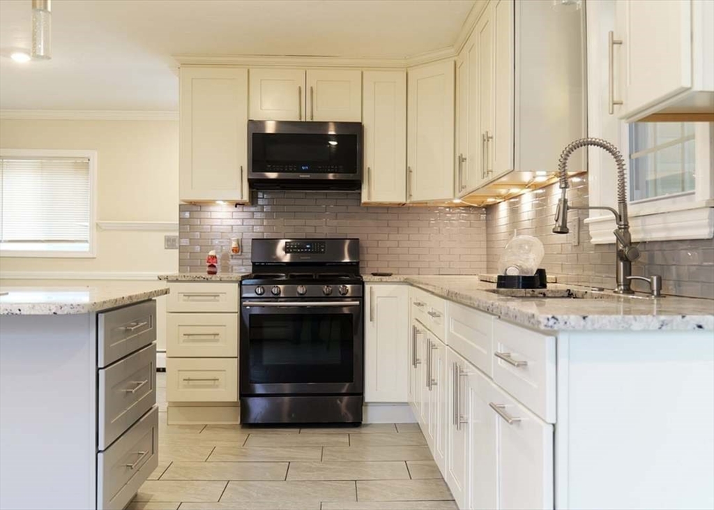 21 Englewood Avenue Worcester, MA 01603 - Photo 2 of 42